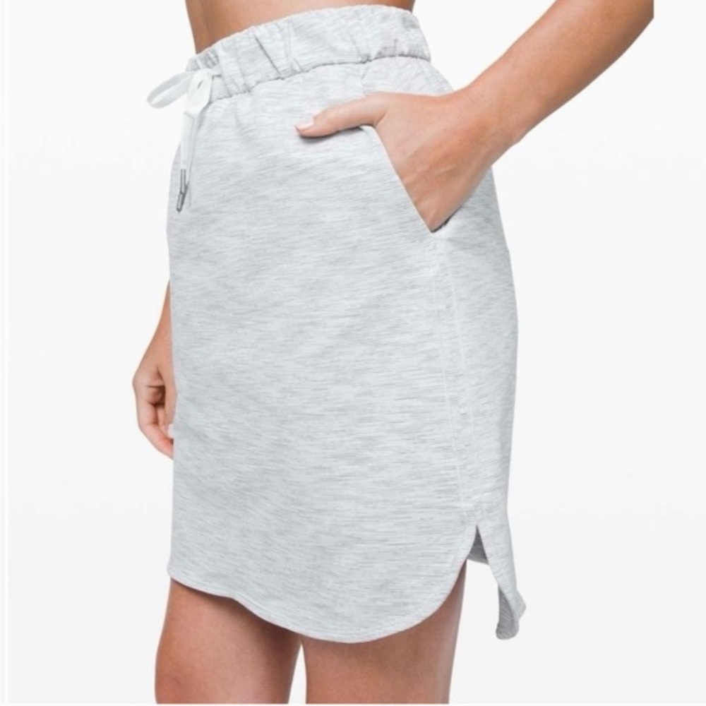 New Lululemon gray striped On the Fly skirt 6 athletic - Picture 4 of 11